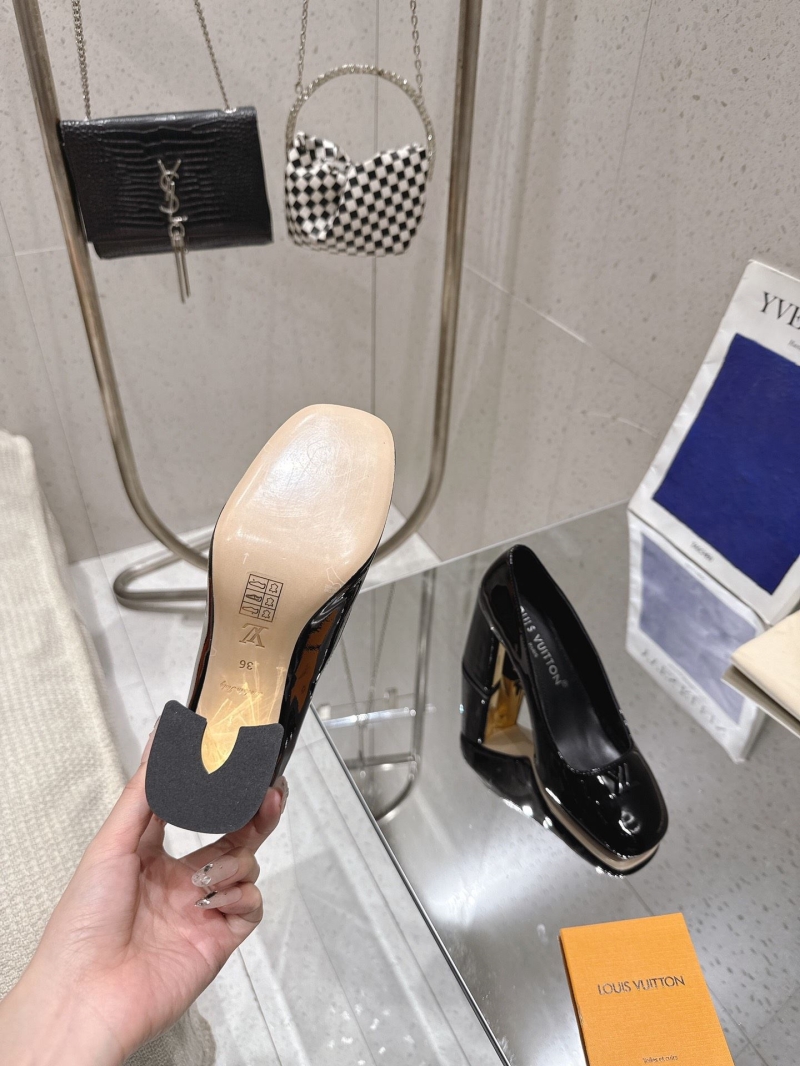 l0vis Vvtt0n heeled shoes